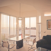 [Translate to Italiano:] Surfvilla, Wohnzimmer mit Ausblick