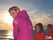 ... dopo il surf sulla terrazza sul tetto dei surfcamp ... dopo il surf sulla terrazza sul tetto dei surfcamp