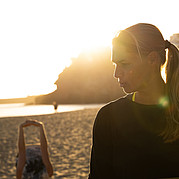 Yoga sulla spiaggia con la nostra insegnante di yoga