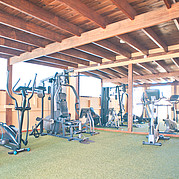 Attrezzature per il fitness sulla terrazza sul tetto dei Surfcamp per famiglie