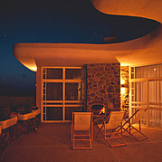 [Translate to Italiano:] Surf Villa Fuerteventura, Kamin auf Terrasse