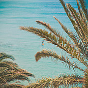 Stand Up Paddling in acqua calda e blu